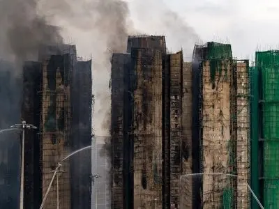 شمار تلفات آتش‌سوزی در هنگ کنگ به ۱۲۸ نفر رسید