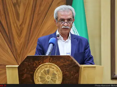 پیمان‌سپاری ارزی دست غیرحرفه‌ای‌ها را باز می‌گذارد/ قیمت پایه صادراتی واقعی شود