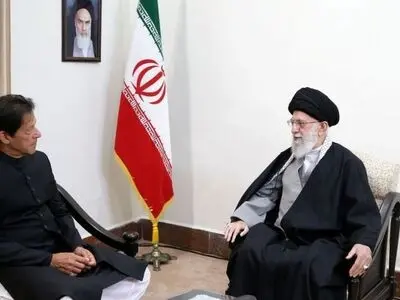 القائد:لتعزیز العلاقات الایرانیة الباکستانیة خلافا لرغبة الاعداء
