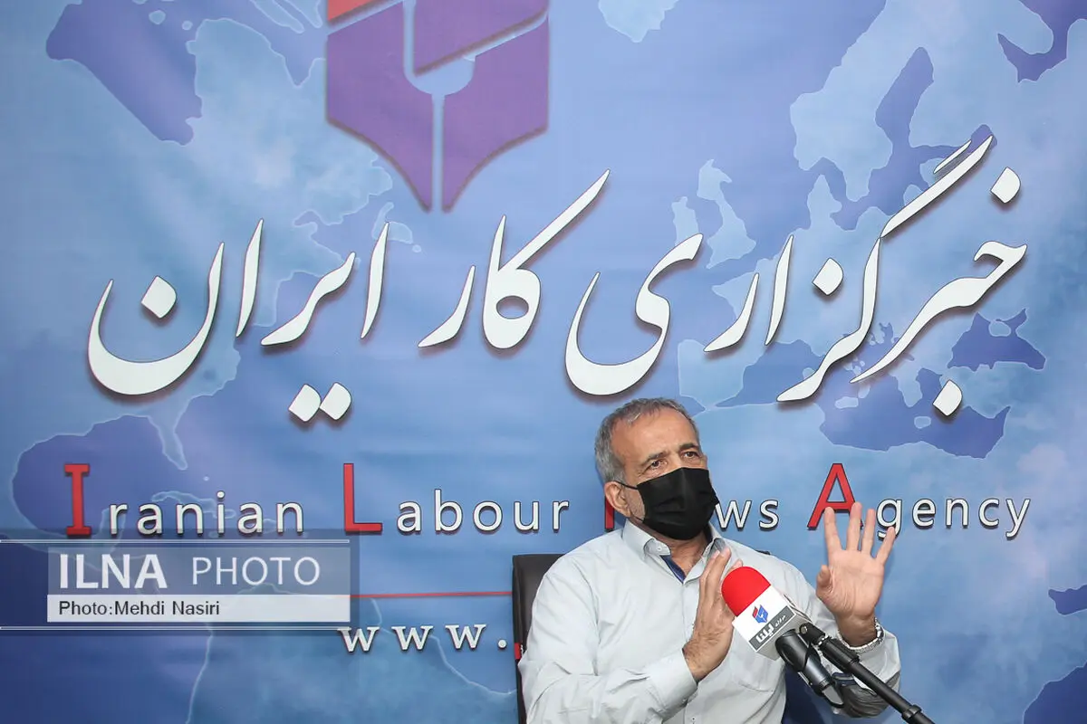 نمی‌شود بدون وحدت داخلی و گفت‌وگو، مشکلات کشور را حل کرد/ نمی‌توانیم برای لغو تحریم‌ها از یک طرف فحش و از سوی دیگر شعار بدهیم