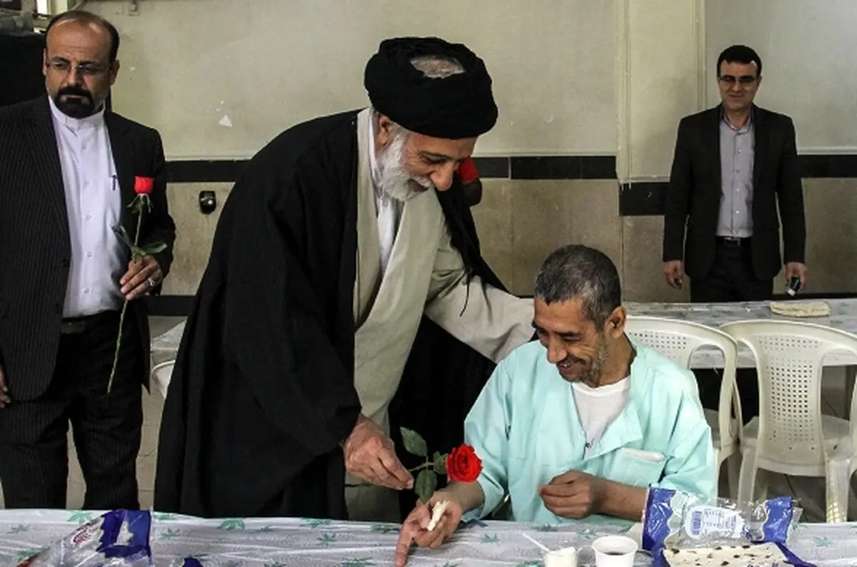 سیدهادی خامنه‌ای از جانبازان اعصاب و روان اهواز عیادت کرد