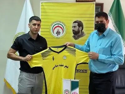 علوان زاده قراردادش را با فجرسپاسی تمدید کرد