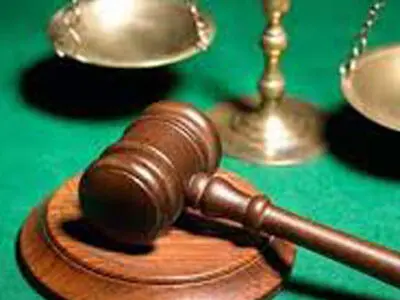 شکایت کارگران پیمانکار ی پالایشگاه آبادان  بعد از اخراج هنوز جریان دارد