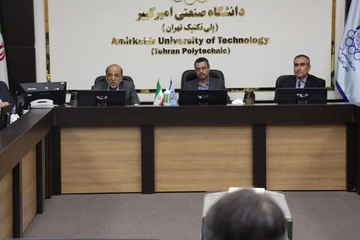 پارک‌های علم و فناوری به سمت ایجاد پردیس مشترک بروند/ تسهیلات برای استخدام  ۳۰۰ نیرو در پارک‌ها

