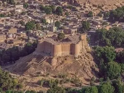 آزادسازی محوطه ۱۷ هکتاری پیرامون قلعه تاریخی خرم‌آباد