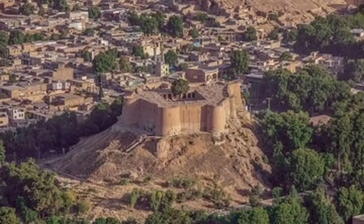 آزادسازی محوطه ۱۷ هکتاری پیرامون قلعه تاریخی خرم‌آباد