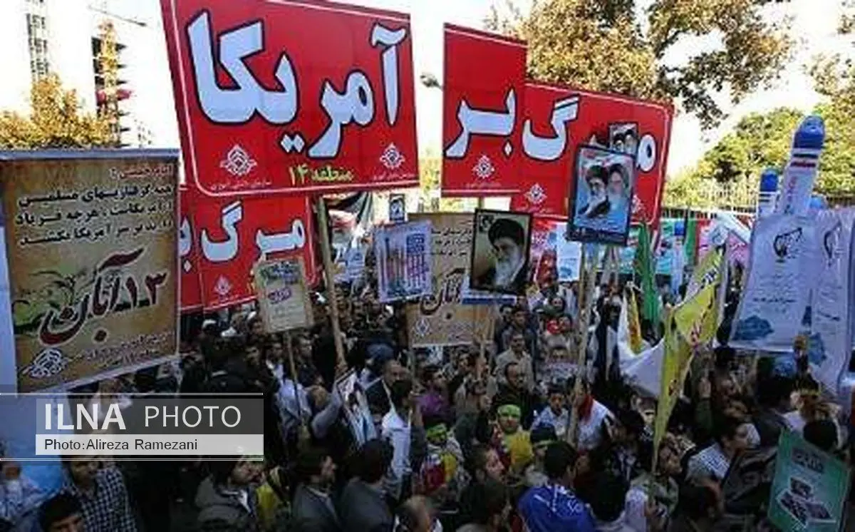 مراسم ۱۳ آبان با راهپیمایی دانشجویان و دانشآموزان آغاز شد