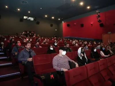 خاستگاه فیلم کوتاه تجربه و آشنازدایی است/ اندیشه محور بودن سینمای کوتاه