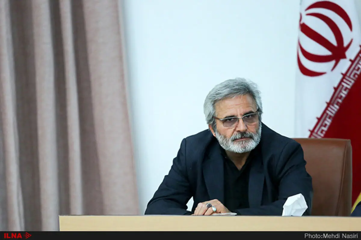 جامعه کارگری باید با سیاست عجین شود/ نگذارید نمایندگان کارگری بیرون بمانند