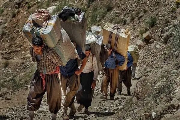 تبعات قانون جدید آغاز واردات به رویه کولبری؛ از ظهور قشر نوکیسه تا اضمحلال ظرفیت‌های توسعه در استان‌های مرزی/ باید برای مرزنشینان «شغل عزتمندانه» ایجاد کنیم