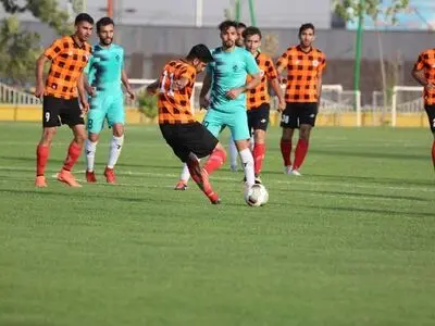 پیروزی پیکان برابر سرخپوشان