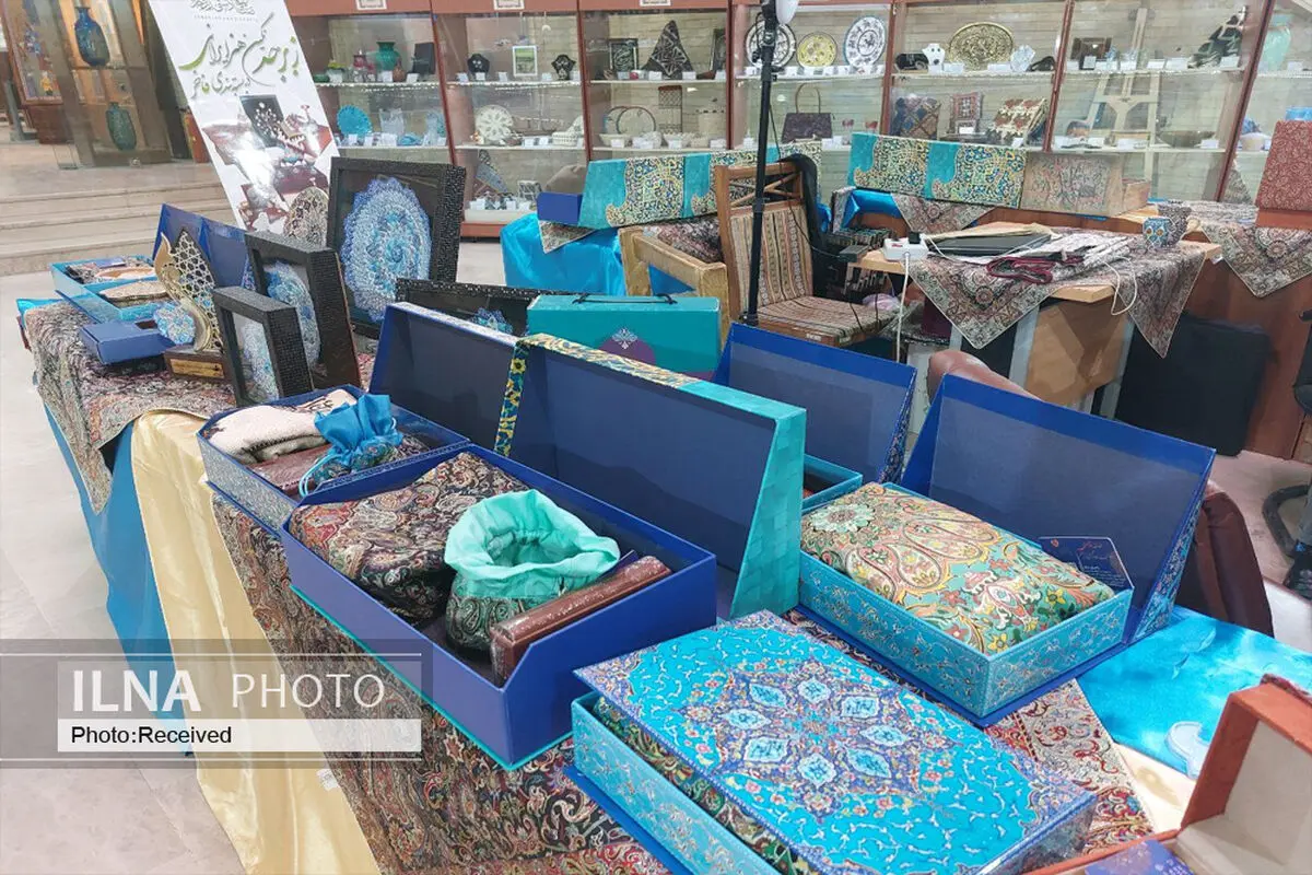 افزایش گرایش سازمان‌ها به ارائه هدایای صنایع دستی/ هنر بسته‌بندی به عرضه محصولات کمک می‌کند/ جذابیت سنگ‌های فیروزه برای آفریقایی‌ها