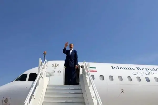 Iran FM visits Gambia 