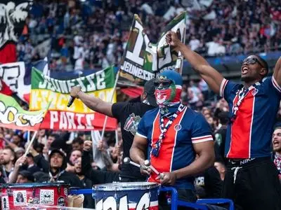 ویدئو: آتش بازی اولتراهای پاری‌سن‌ژرمن در پاریس ‏