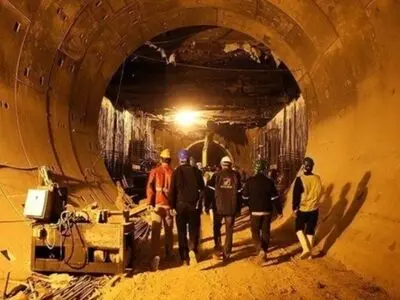نبود اراده قوی بر حل مشکلات ۱۱۳ کارگر پروژه قطار شهری اهواز