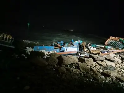 طوفان به ۱۲ فروند لنج در اسکله پُزم کنارک خسارت وارد کرد 