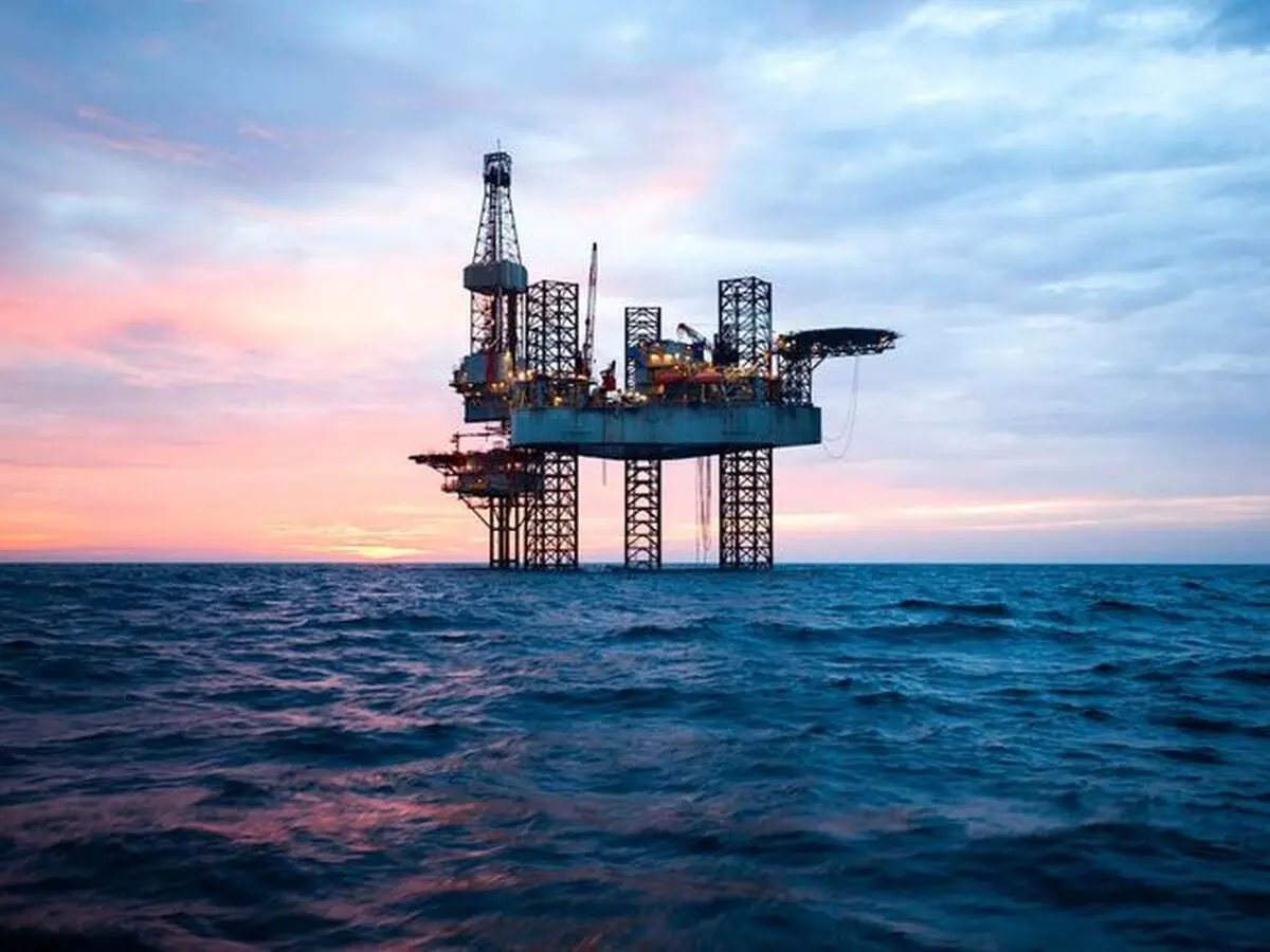 Iran, Iraq sign joint oil field development contract: Official