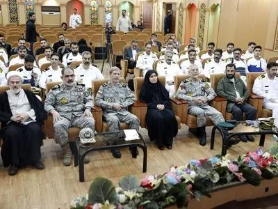 آیین استقبال از 32 قهرمان ناوشکن دنا برگزار شد