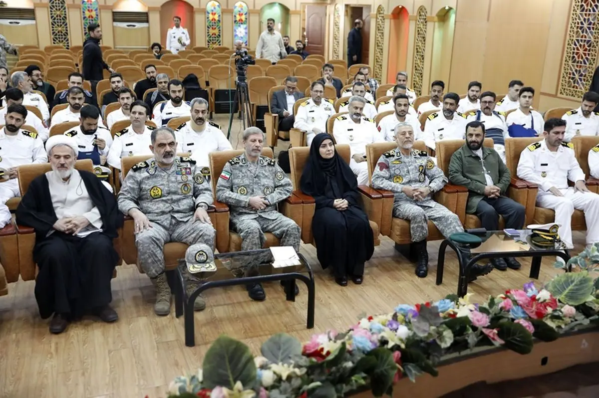 آیین استقبال از 32 قهرمان ناوشکن دنا برگزار شد