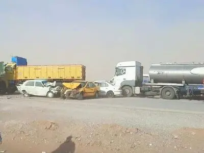 احتمال قصور راننده کامیون در تصادف زنجیره‌ای روز گذشته محور ماهشهر به بندر امام