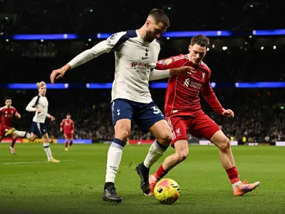 پیروزی لیورپول مقابل تاتنهام 9 نفره