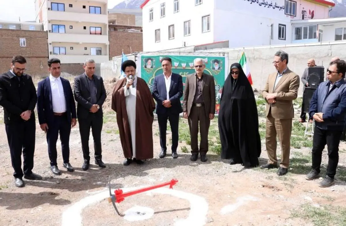 کلنگ‌زنی مدرسه ۱۲ کلاسه خیرساز «نامداری» در ماکو