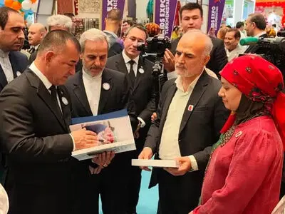 نمایش پوشش اقوام ایرانی در نمایشگاه کودکان ترکمنستان