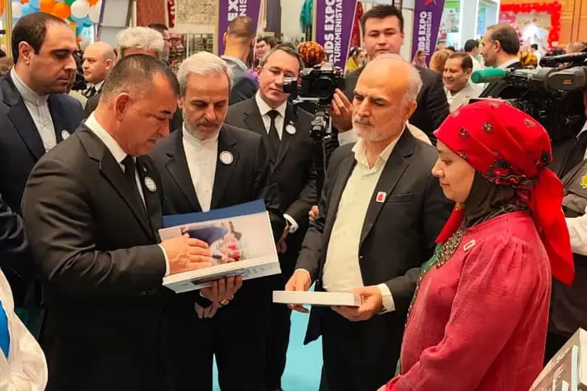 نمایش پوشش اقوام ایرانی در نمایشگاه کودکان ترکمنستان