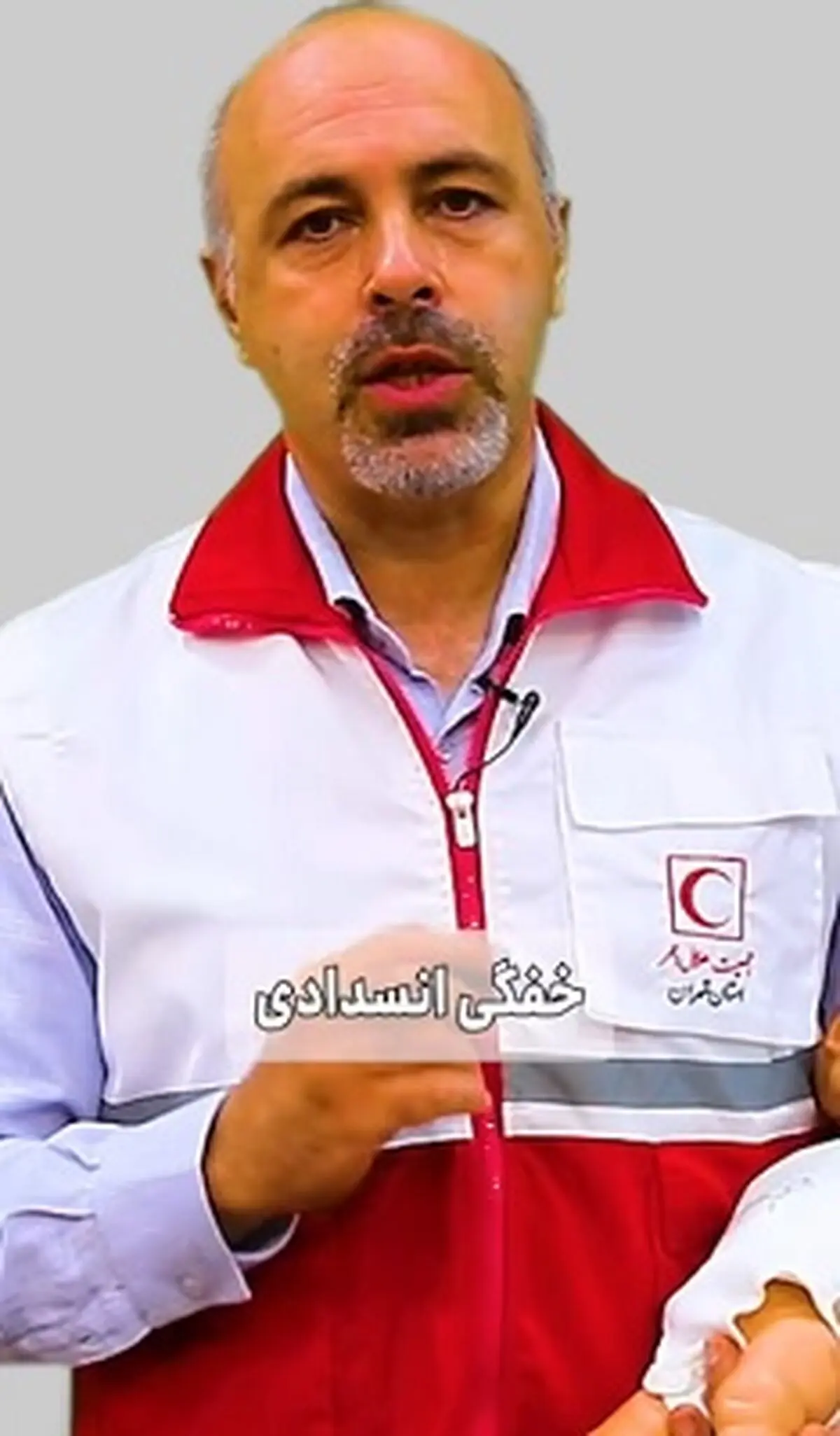 کمک‌های اولیه در زمان خفگی کودکان زیر یک سال + فیلم