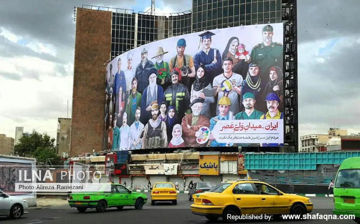 عکس: نقاشی رهبر انقلاب در کنار نمایندگان اصناف و مشاغل 