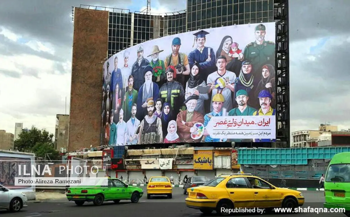 عکس: نقاشی رهبر انقلاب در کنار نمایندگان اصناف و مشاغل 