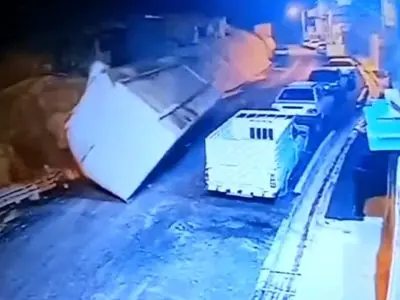 سقوط مرگبار کارگر به همراه کانکس در ایلام!