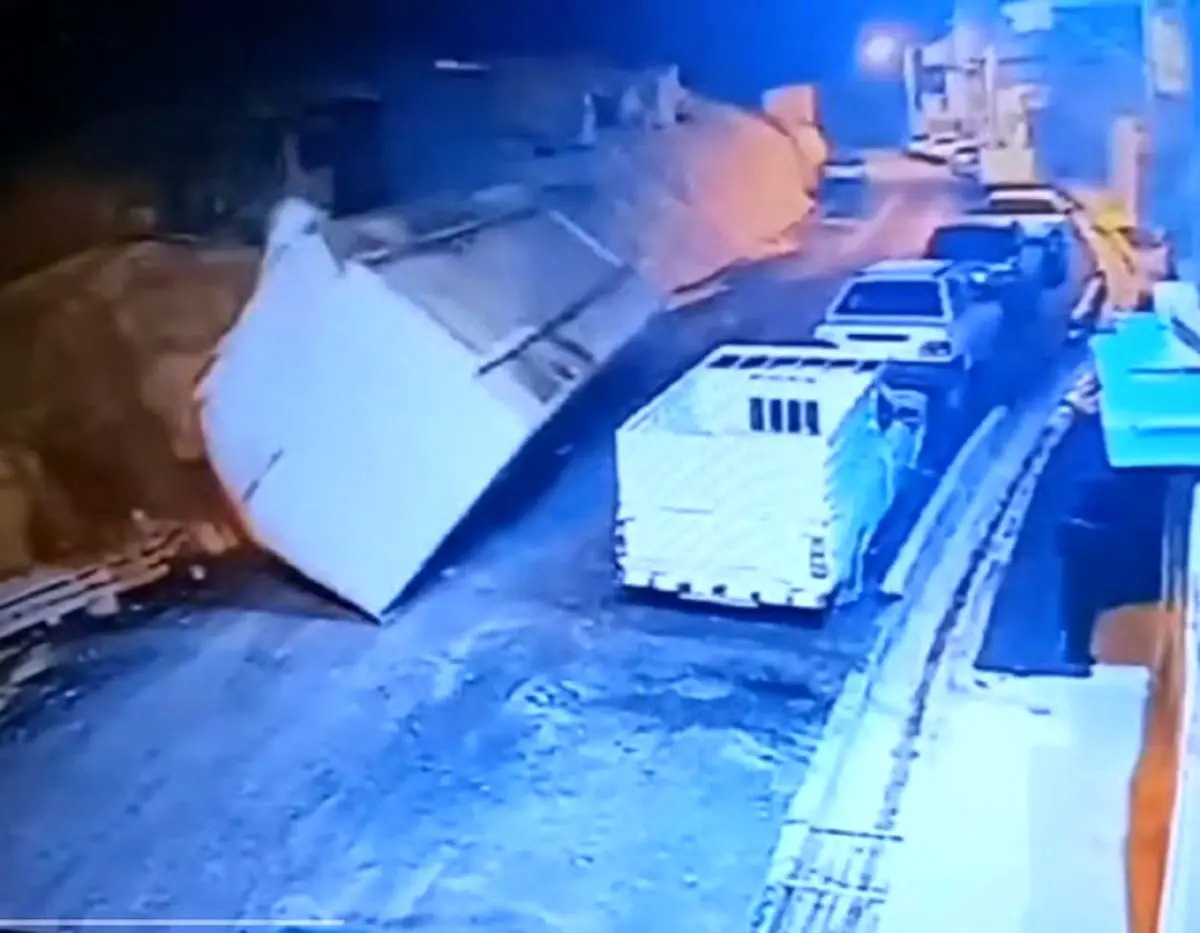 سقوط مرگبار کارگر به همراه کانکس در ایلام!