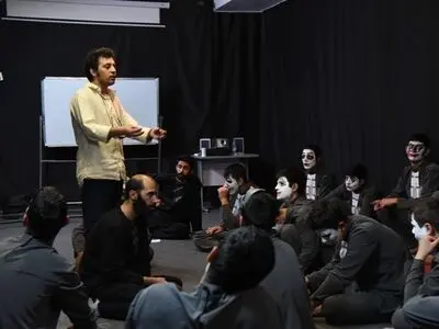 اکران آنلاین مستند تحسین‌شده «خط باریک قرمز»