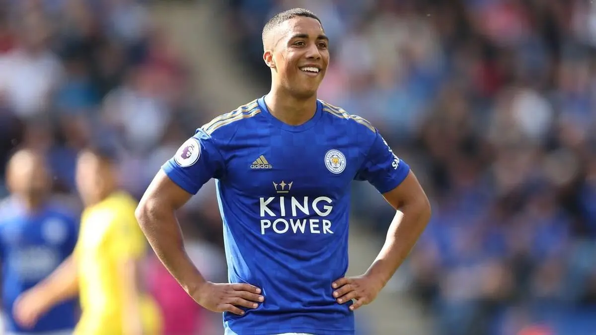 خرید جدید منچستریونایتد از راه رسید؛ تیلمانس تا ۲۰۳۱ در اولدترافورد
