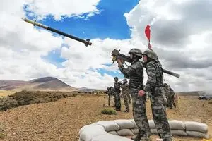 ادعای رویترز: تحویل ده‌ها سامانه پدافند هوایی دوش‌پرتاب چینی به ایران ظرف چند هفته آینده