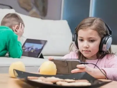 چرا عبارت «مراقب غریبه‌ها باشید» دیگر برای محافظت از کودکان کافی نیست؟