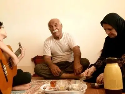 تناقض‌های زندگی پدر، از «آهن سخت» تا «ساز سرنا» در مستند «باوه»
