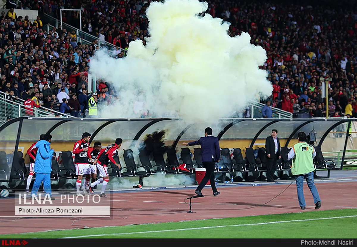 درگیری فیزیکی هواداران پرسپولیس روی سکوها
