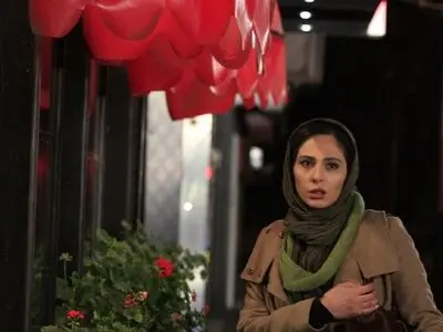 رعنا آزادی‌ور «داره صبح می‌شه» را با مردم می‌بیند