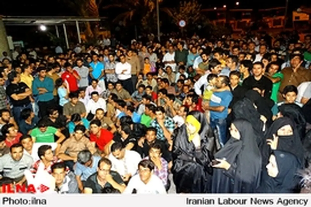 ادامه تجمع خانواده‌های کارگران بازداشتی در مقابل فرمانداری / احتمال خروج یگان ویژه از بافق