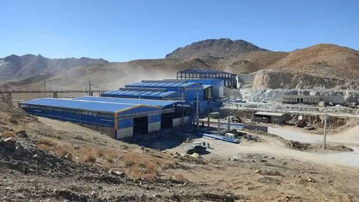 اعتراض کارگران «نوید بابکان» مقابل فرمانداری شهربابک/ در انتظار تبدیل وضعیت