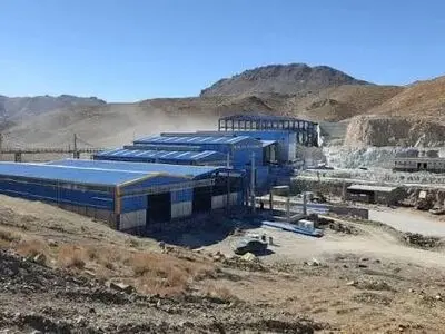 اعتراض کارگران «نوید بابکان» مقابل فرمانداری شهربابک/ در انتظار تبدیل وضعیت