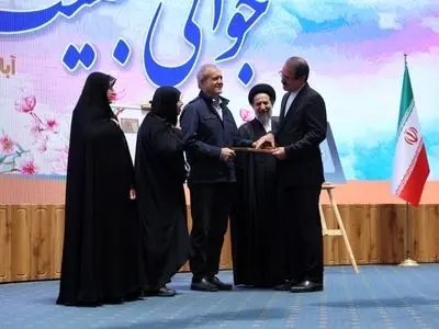 تقدیر از رئیس سازمان بازرسی کل کشور به عنوان مدیر برتر در اجرای قانون جوانی جمعیت