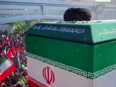 زمان آغاز مراسم تشییع رهبر شهید وابسته به زمان انتقال پیکر‌های مطهر از عراق به مشهد