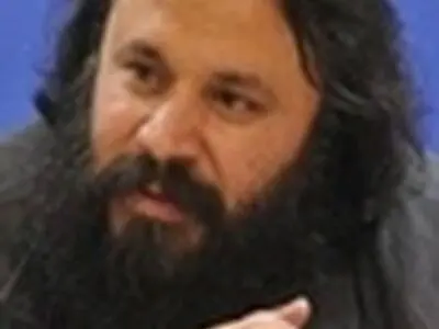 تولیدی شدن برنامه «مجله تئاتر» توهین است / دولت توجهی به تئاتر ندارد، سیما حامی باشد