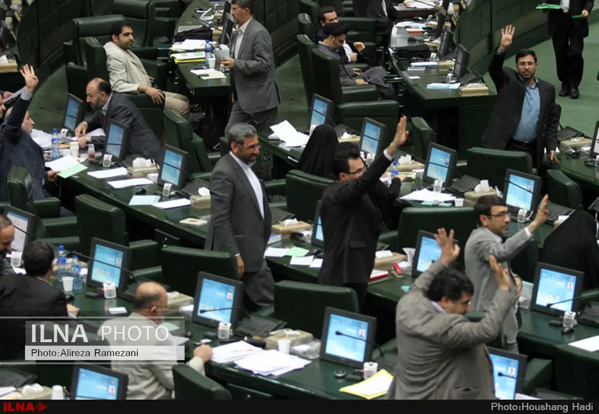 درگیری لفظی پورابراهیمی و حاجی‌دلیگانی و ایراد نادران به گروکشی نمایندگان