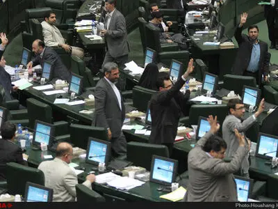 از شوخی با نام‌خانوادگی وزیر پیشنهادی بهداشت تا فریاد «دو دو» نمایندگان در واکنش به نطق مقصودی
