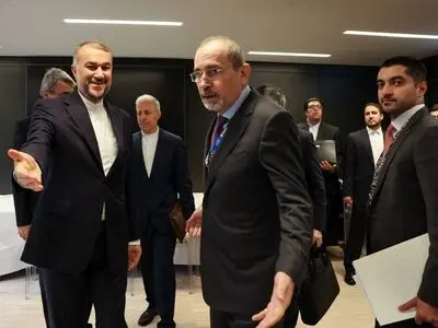 وزیر الخارجیة الایراني یجری مباحثات مع نظیره الاردني في جنیف