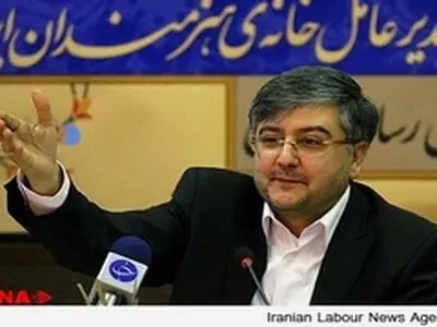 سرسنگی: باید تئاتر را یک سال تعطیل کنیم